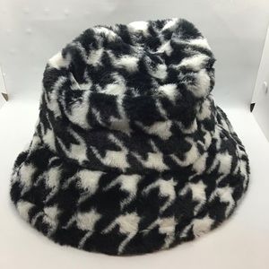 Houndstooth Soft Black & White Fur Like Bucket Hat Academia.